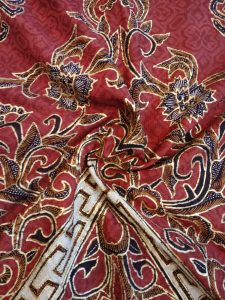 Read more about the article Hati-Hati! Bedakan Batik Sutra Asli dengan KW