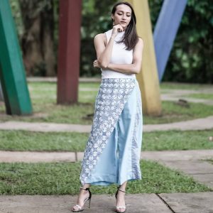 Read more about the article Banyak Modelnya! Ini Dia 8 Celana Batik Wanita Paling Modis