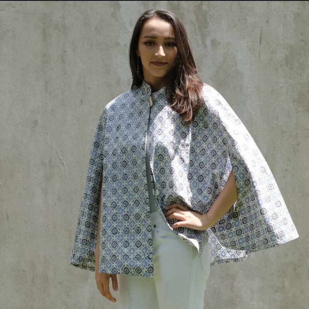 Outer Batik Untuk Wanita