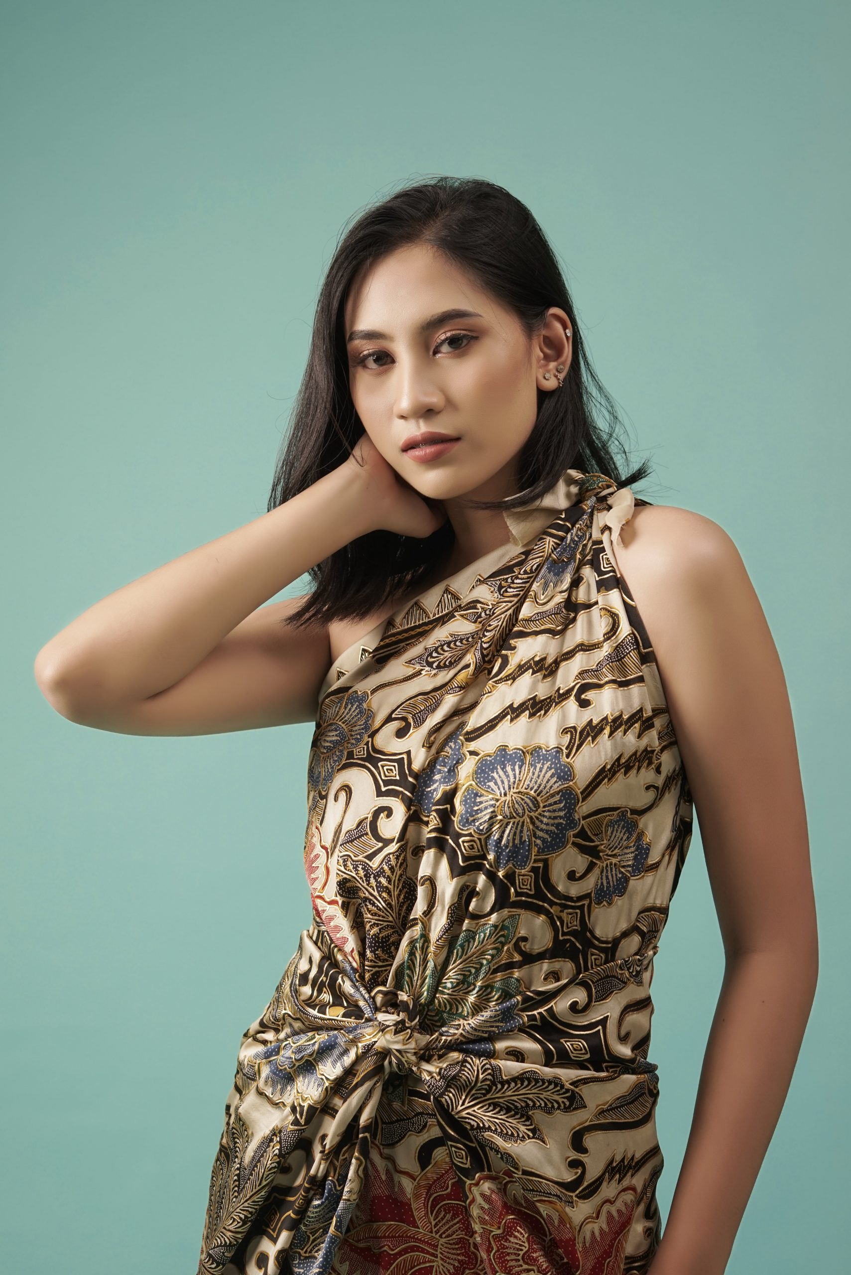 Read more about the article Panduan Berbelanja Online Blus Batik Tulis Wanita