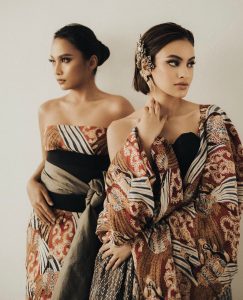 Read more about the article Ide Model Dress Batik Tulis Modern.
